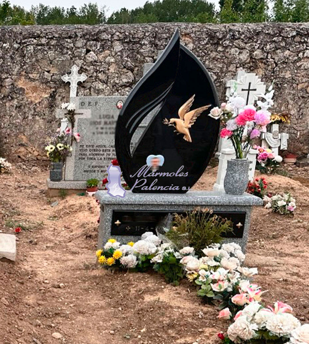 Estelas modernas de árbol de la vida y de lágrima. Mármoles Palencia