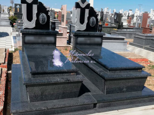 Panteones granito negro ochavo especial Paredes de Nava