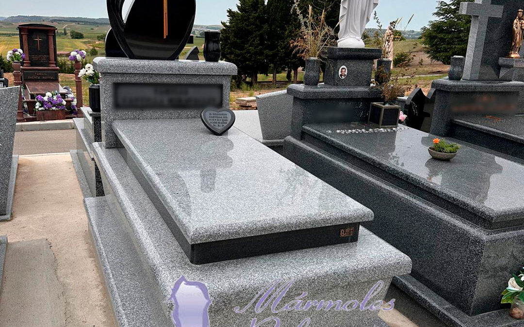 Panteón Granito Gris Quintana especial Roa de Duero