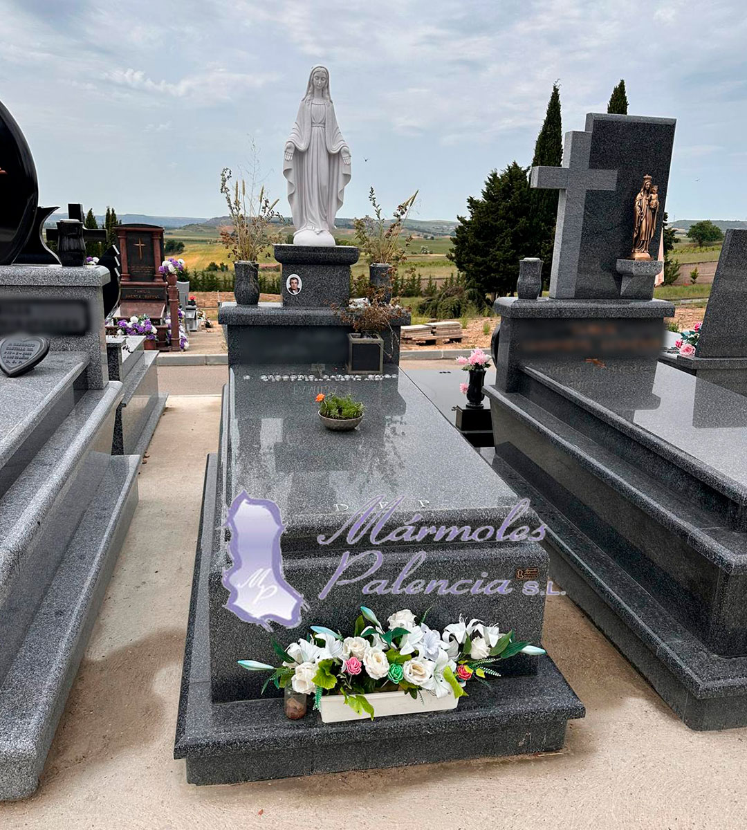 Panteón Granito negro ochavo especial macizo, con imagen en blanco. Primera Calidad de Mármoles Palencia en Roa de Duero, Burgos