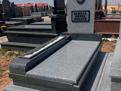 Panteón granito Negro Ochavo especial y Gris Quintaba Paredes de Nava